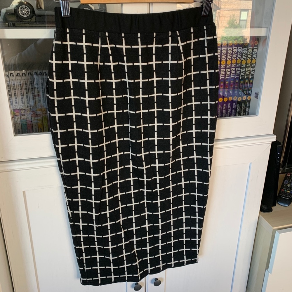 ASOS size 6 black and white check midi skirt small